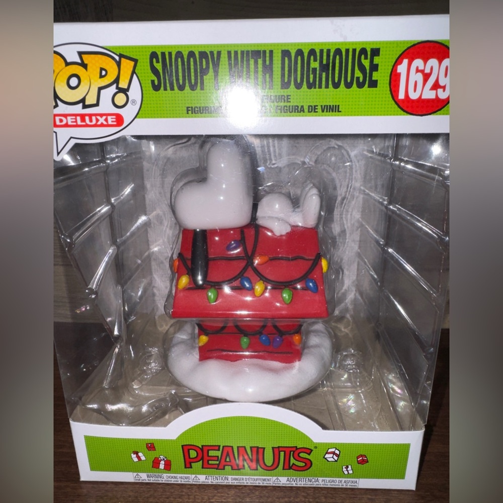 Funko Pop! Deluxe: A Charlie Brown Christmas - Snoopy with Doghouse Figure New